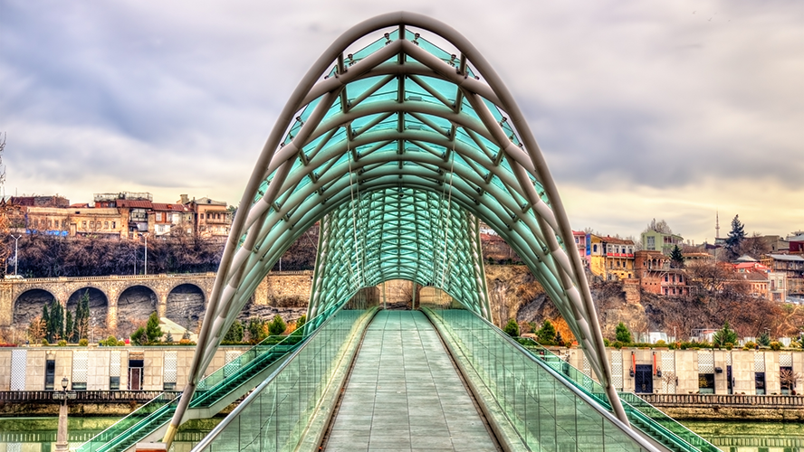 Puente-de-la-Paz-en-Tiflis