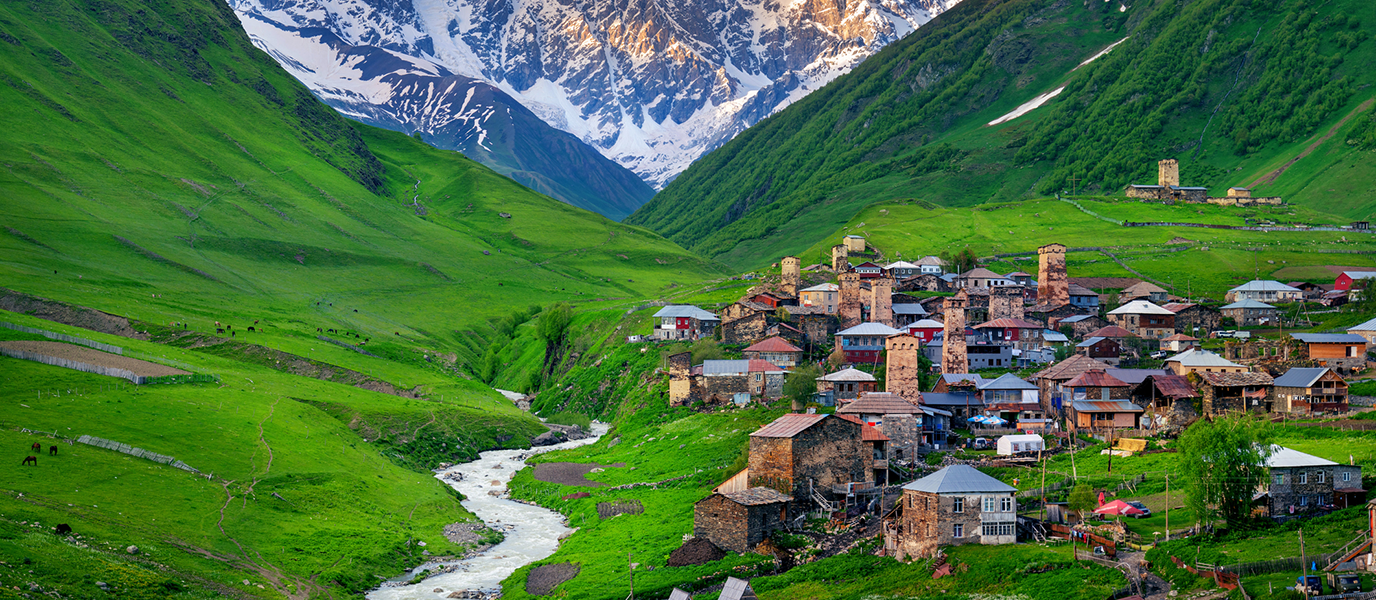 Svaneti, el reino de torres medievales y glaciares que resisten al tiempo en el corazón del Cáucaso