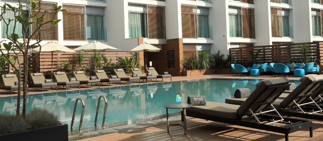 Conoce los mejores Day Pass Casablanca: una pausa con piscina en el Boulevard d’Anfa, entre fachadas art déco y el cercano Atlántico