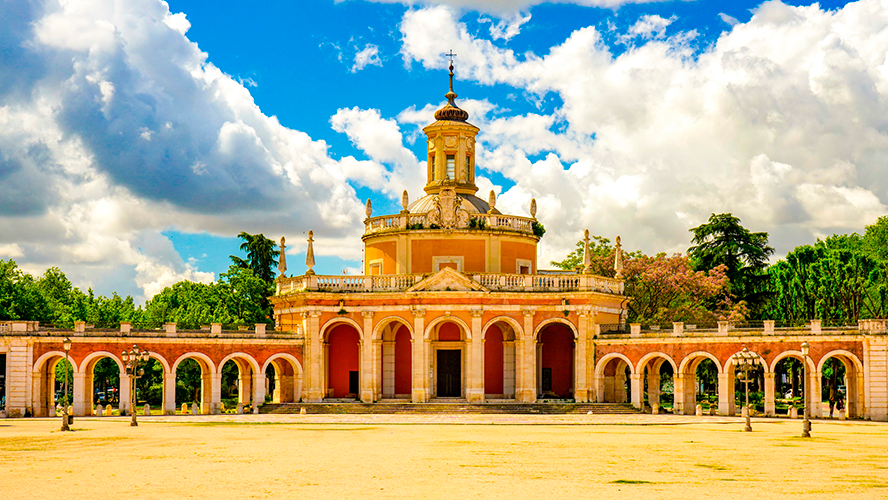 Iglesia y plaza de San Antonio de Padua